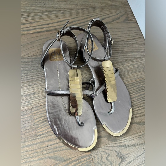 DV by Dolce Vita Pewter Thong Sandals Flats Metallic Silver Gold Size 7 - Picture 3 of 7